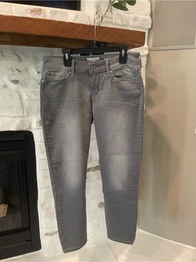 Levi's Denizen Women's Gray Skinny Jeans — size 8 waist 29